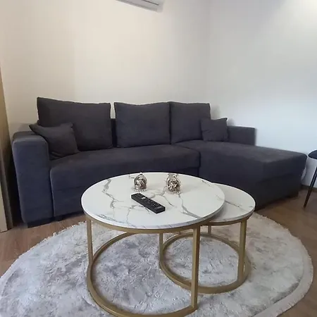 Kraja Apartment *